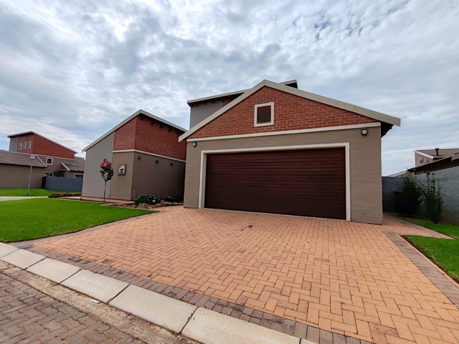 4 Bedroom Property for Sale in Grimbeeck Park North West